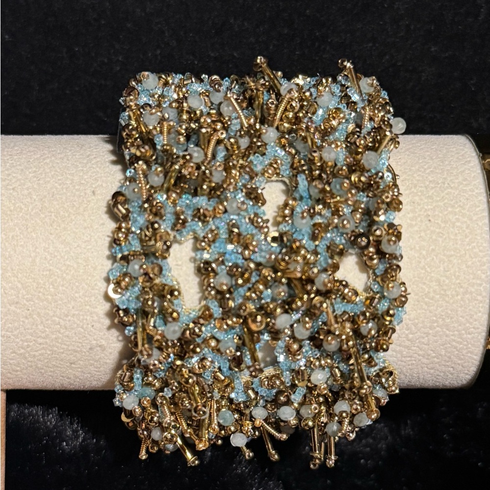Deepa Gurnani handmade beaded bracelet suede backed magnetic closure 7”
